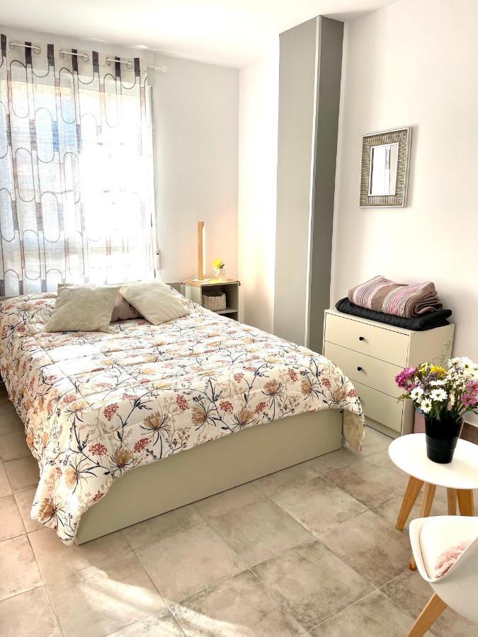 Comfortable Carolina En Alicante Exterior photo