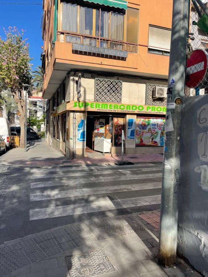 Comfortable Carolina En Alicante Exterior photo
